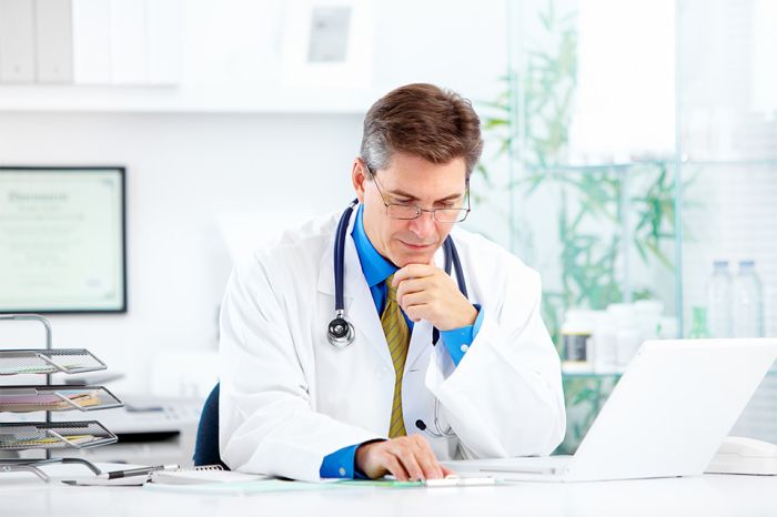 © grinny - stock.adobe.com Foto: Arzt