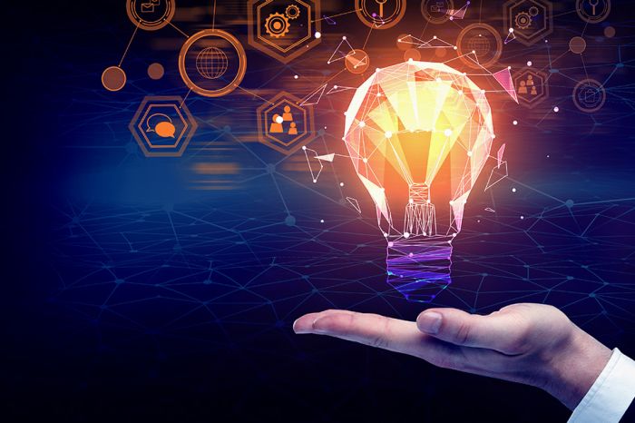 © peshkova - stock.adobe.com Foto: Glühbirne über Hand
