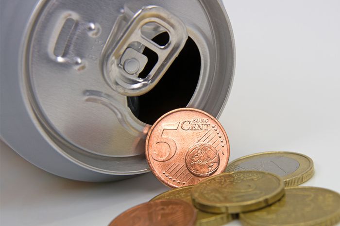 © M. Schuppich - stock.adobe.com Foto: Dose und Münzen