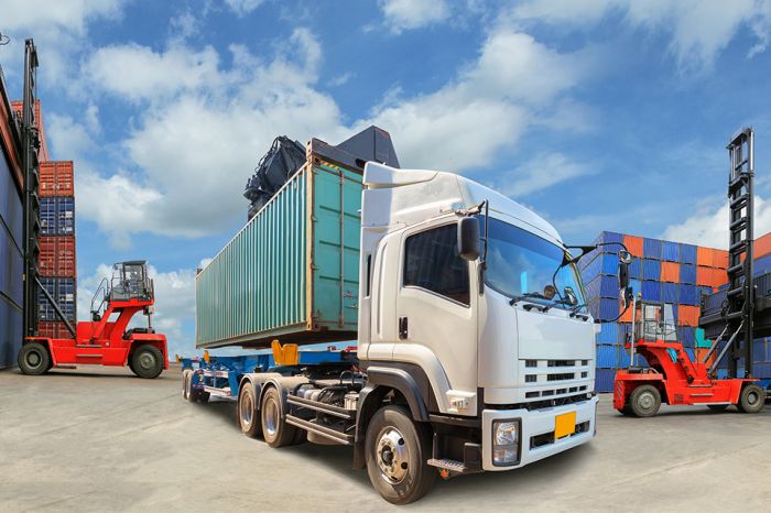 © kamonrat - stock.adobe.com Foto: Lastkraftwagen