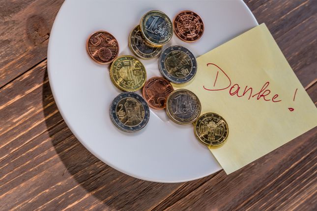 Foto: Teller mit Münzen